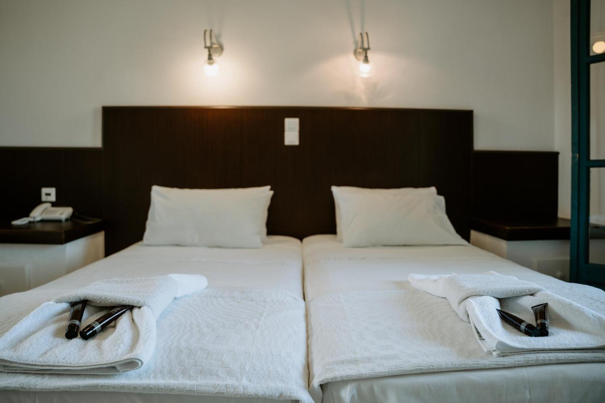 Karavostasi Beach Hotel بيرديكا المظهر الخارجي الصورة