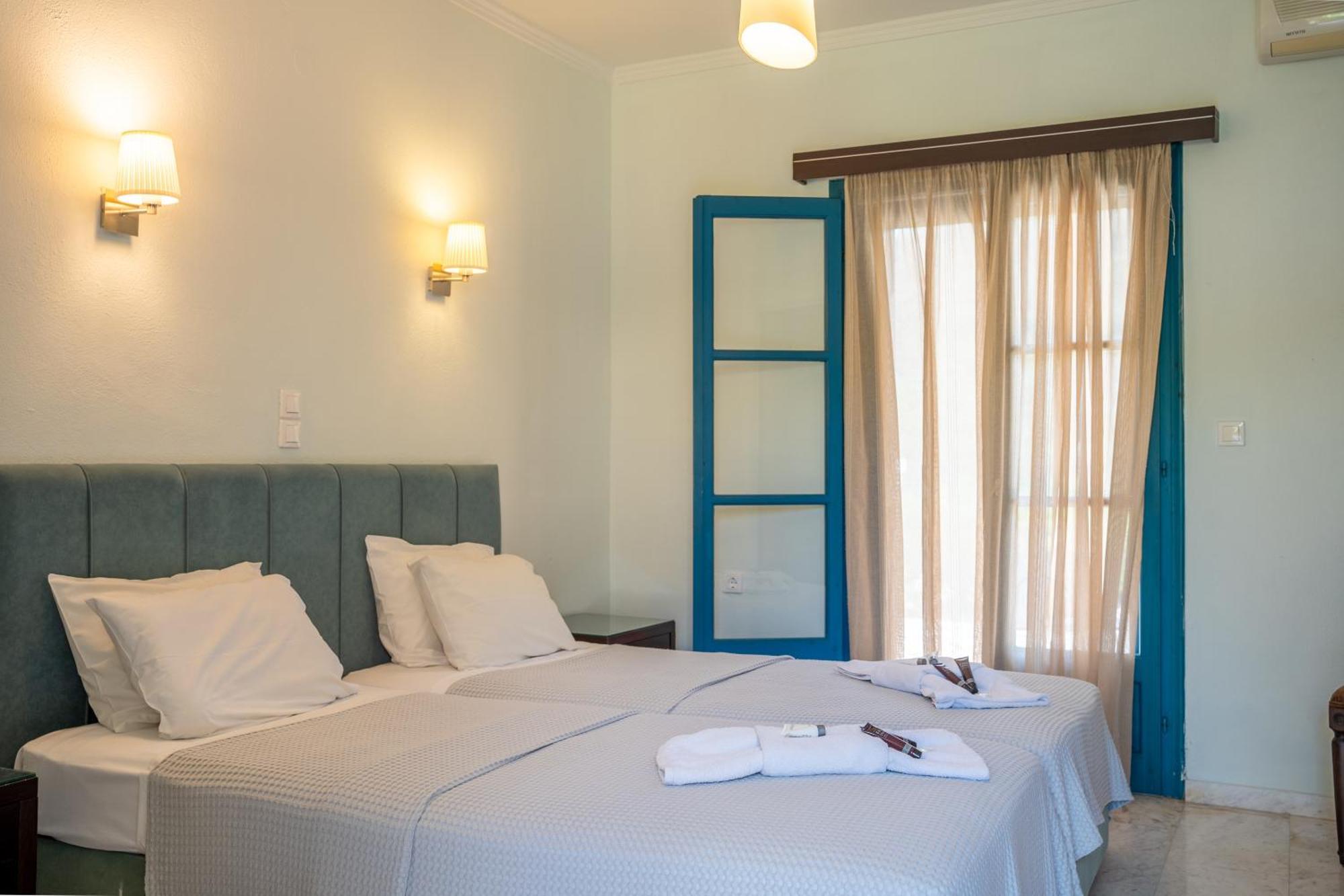 Karavostasi Beach Hotel بيرديكا المظهر الخارجي الصورة