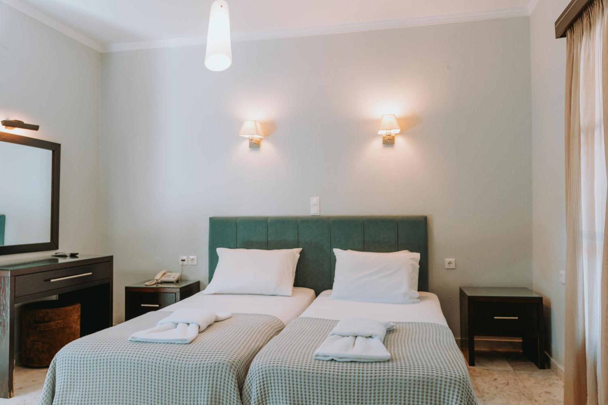 Karavostasi Beach Hotel بيرديكا المظهر الخارجي الصورة