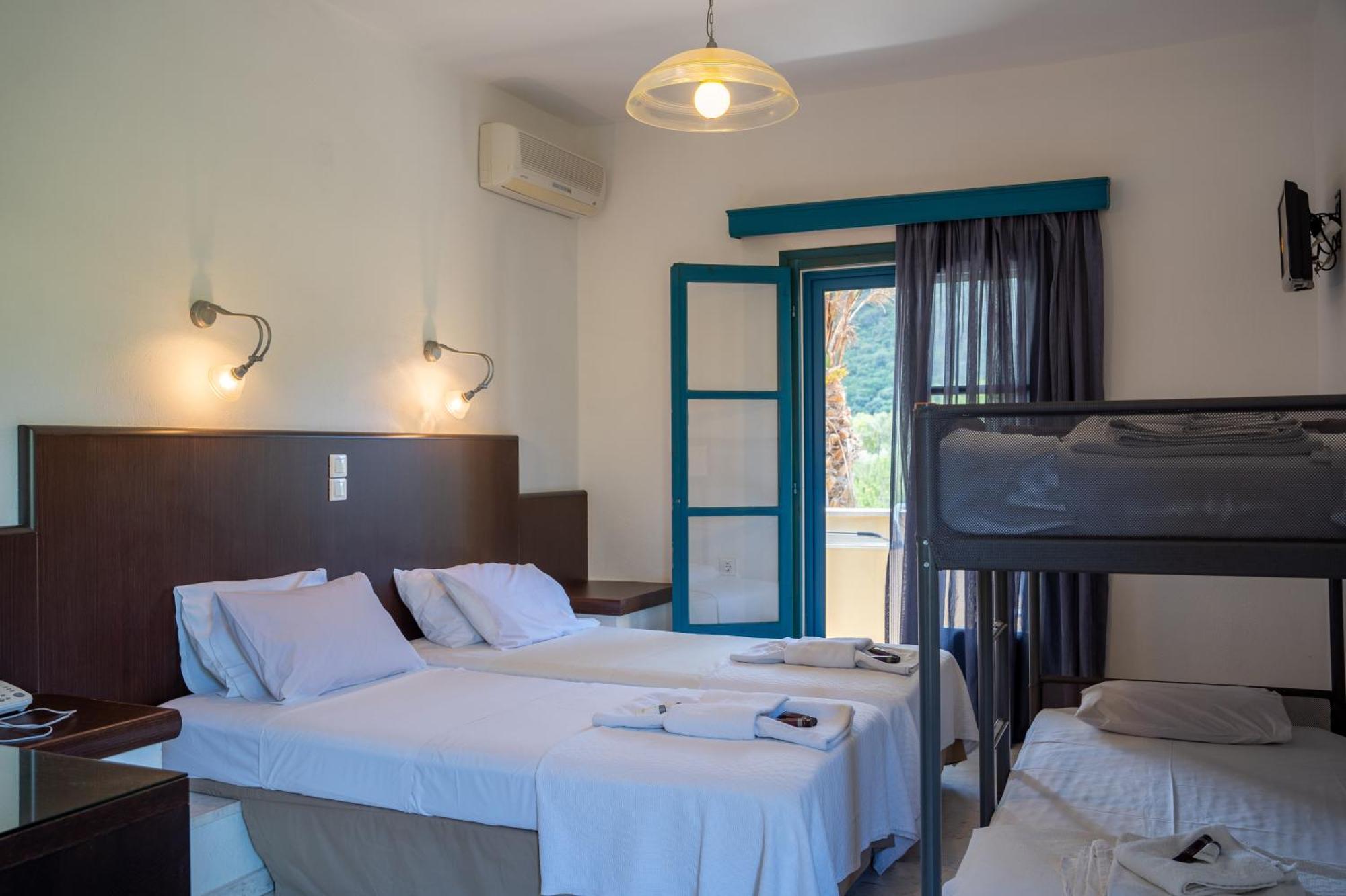 Karavostasi Beach Hotel بيرديكا المظهر الخارجي الصورة