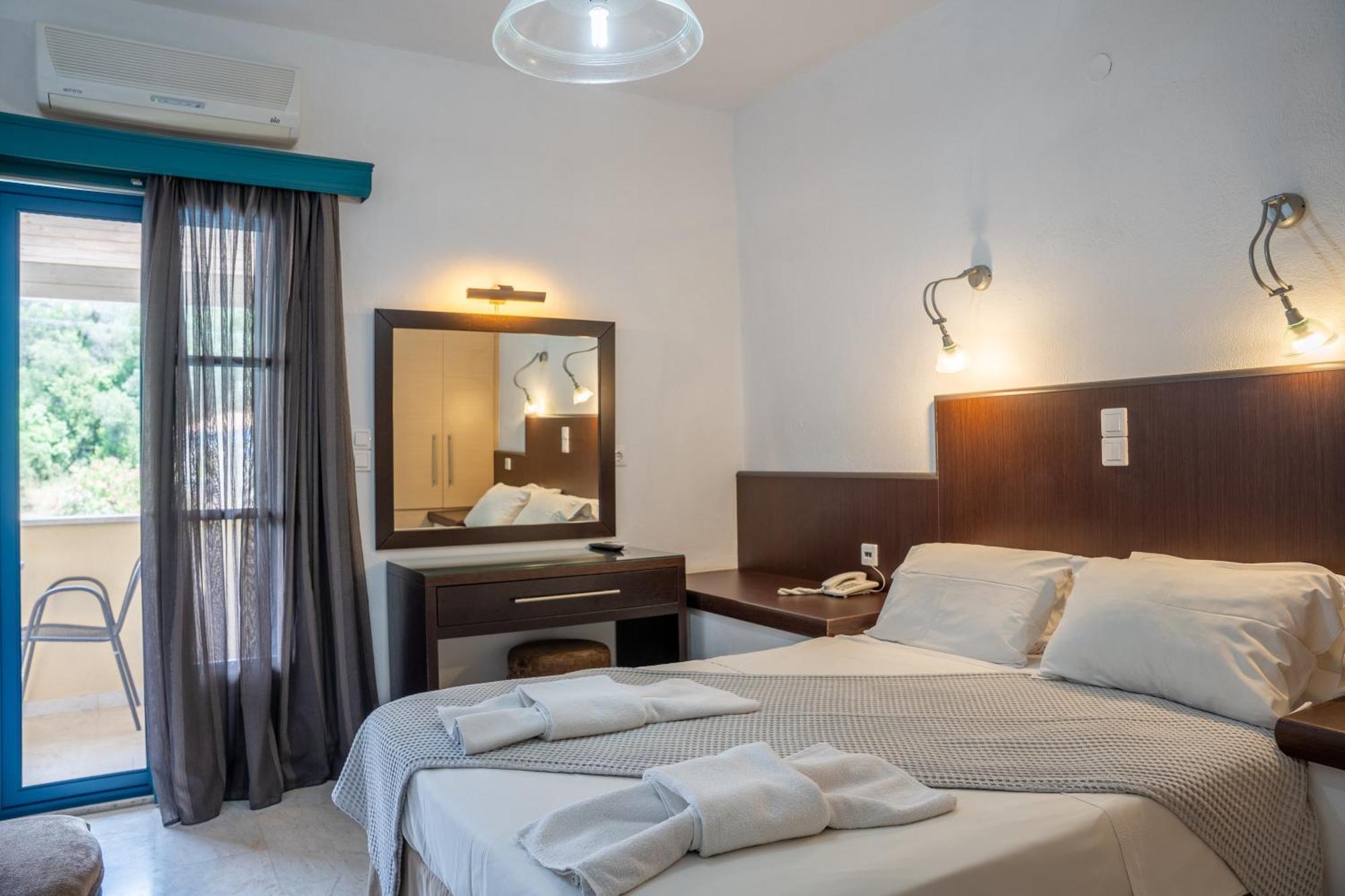 Karavostasi Beach Hotel بيرديكا المظهر الخارجي الصورة