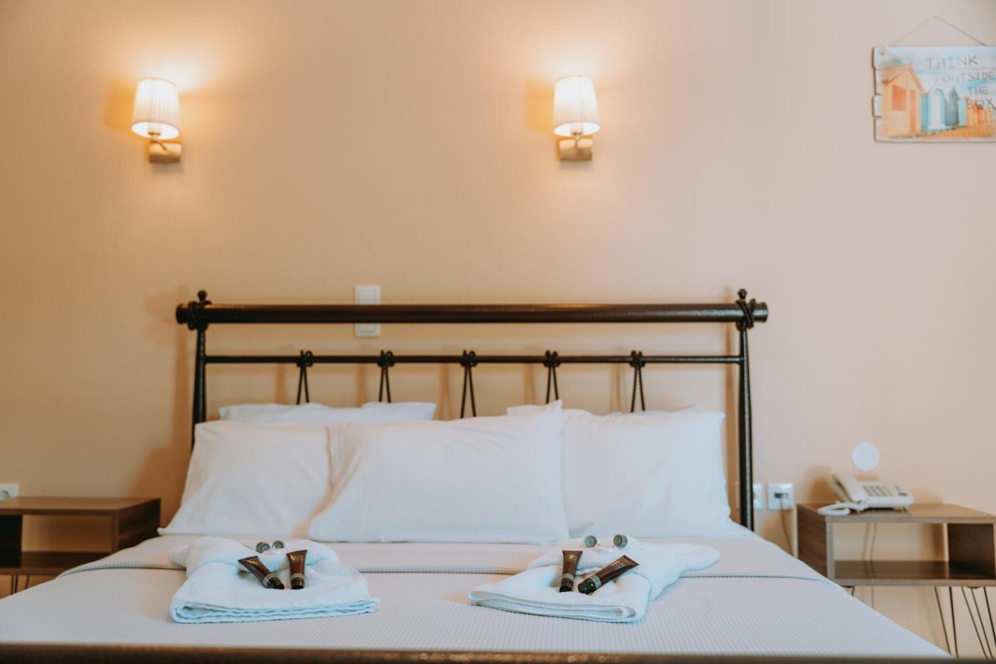 Karavostasi Beach Hotel بيرديكا المظهر الخارجي الصورة