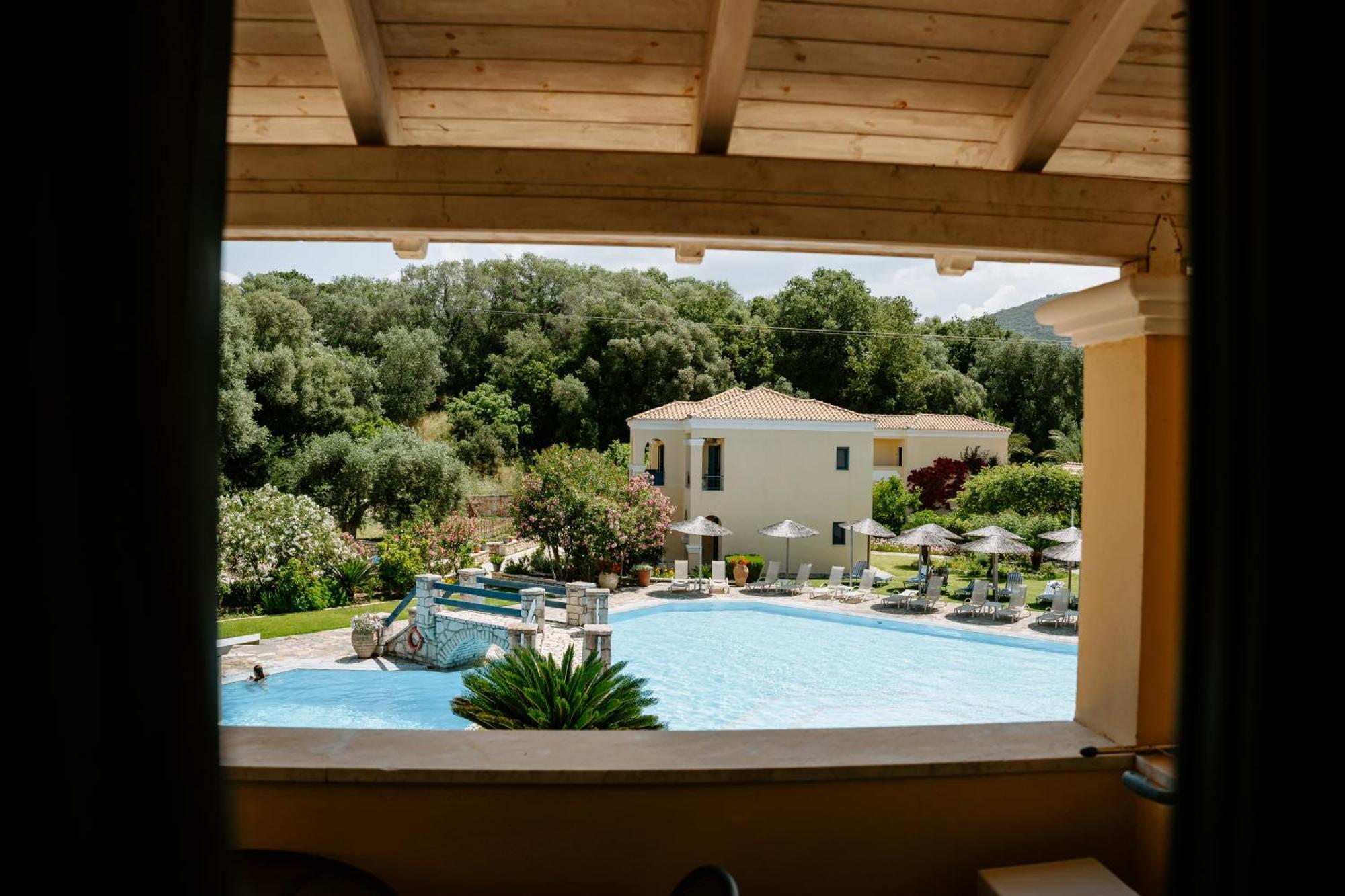 Karavostasi Beach Hotel بيرديكا المظهر الخارجي الصورة