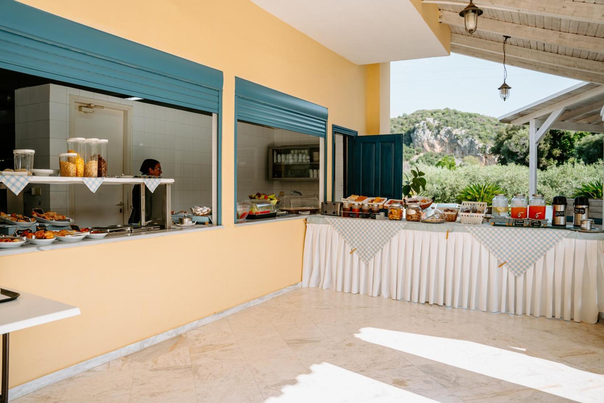 Karavostasi Beach Hotel بيرديكا المظهر الخارجي الصورة