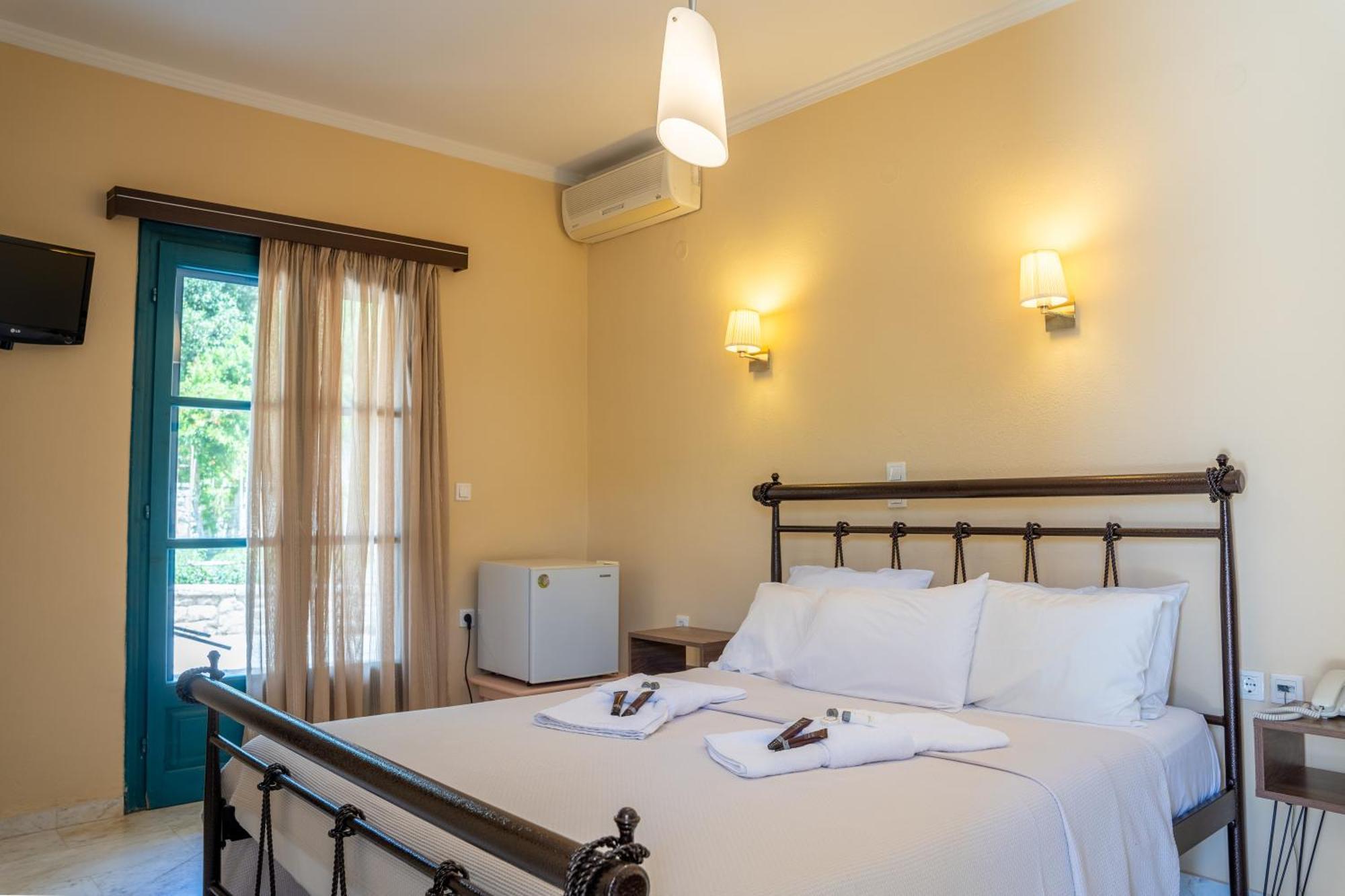 Karavostasi Beach Hotel بيرديكا المظهر الخارجي الصورة