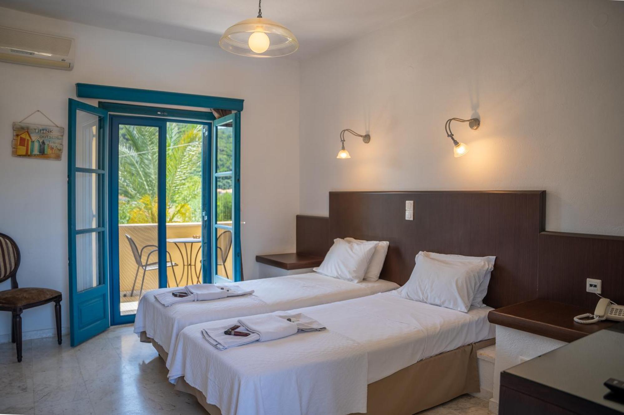 Karavostasi Beach Hotel بيرديكا المظهر الخارجي الصورة