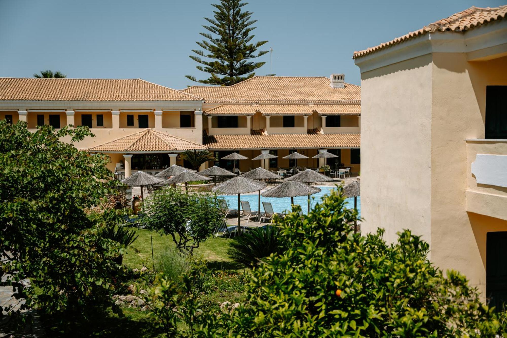 Karavostasi Beach Hotel بيرديكا المظهر الخارجي الصورة