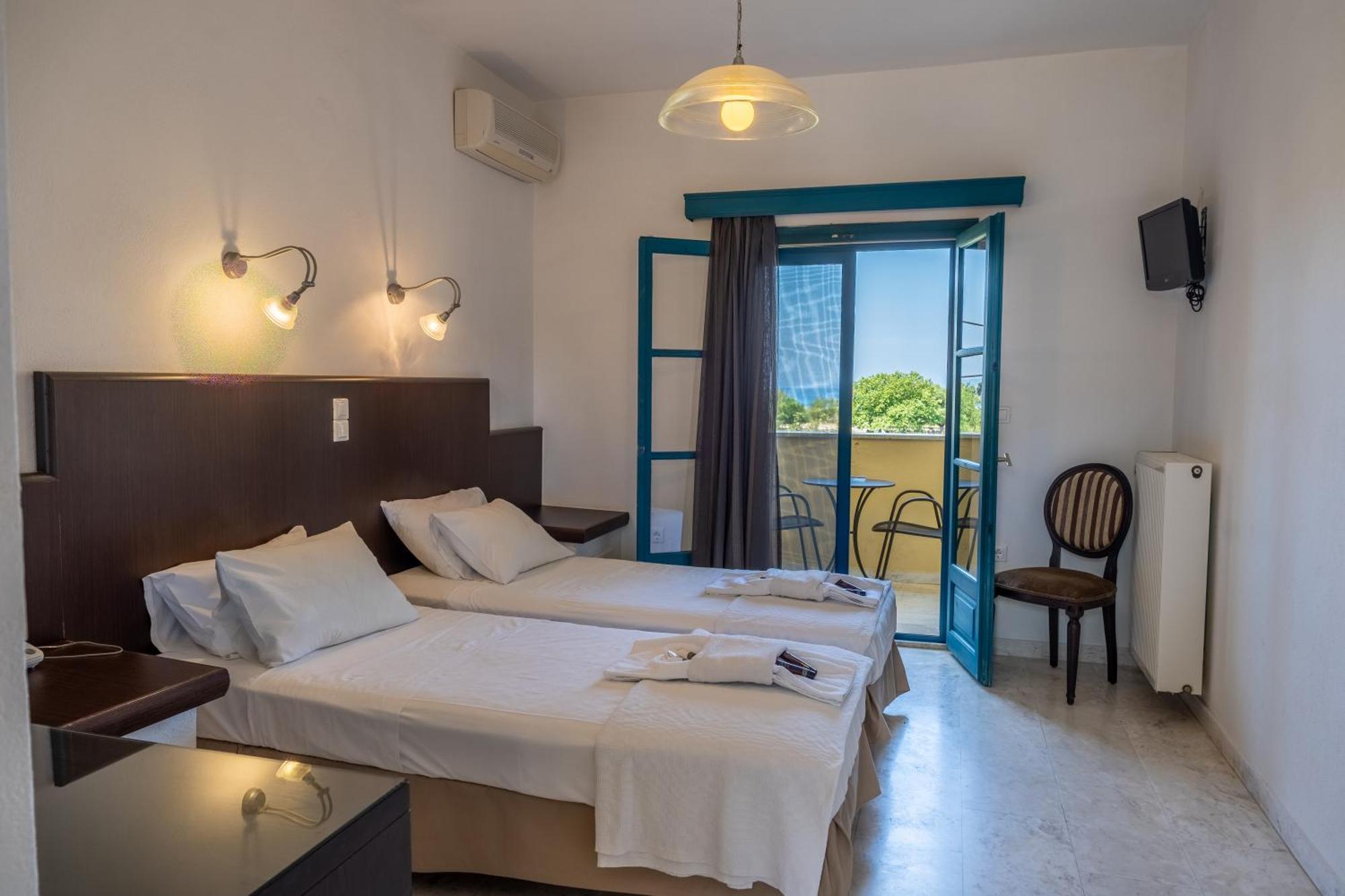 Karavostasi Beach Hotel بيرديكا المظهر الخارجي الصورة