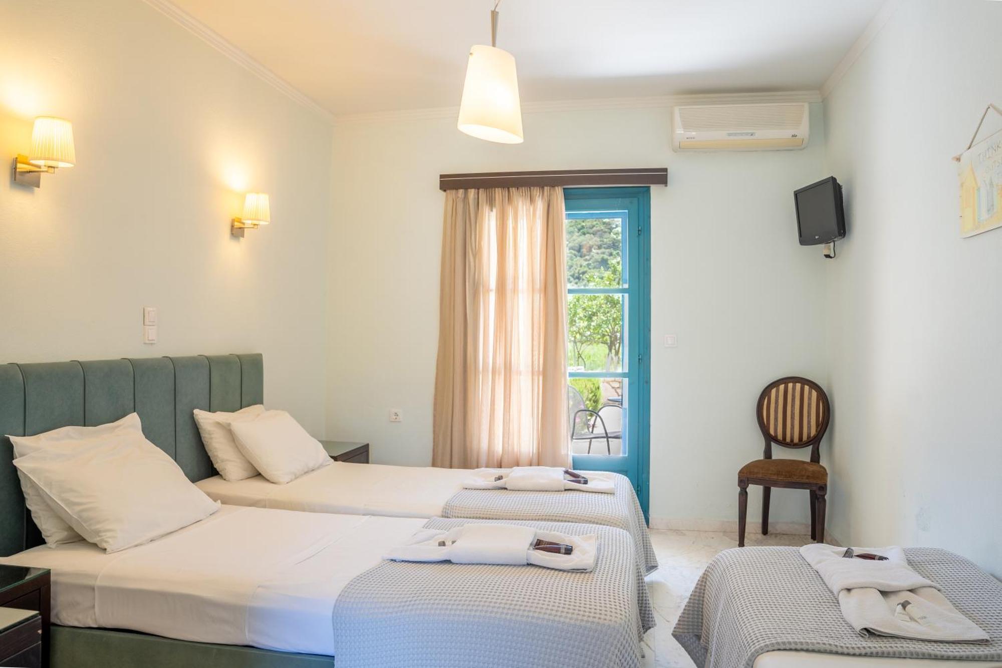 Karavostasi Beach Hotel بيرديكا المظهر الخارجي الصورة