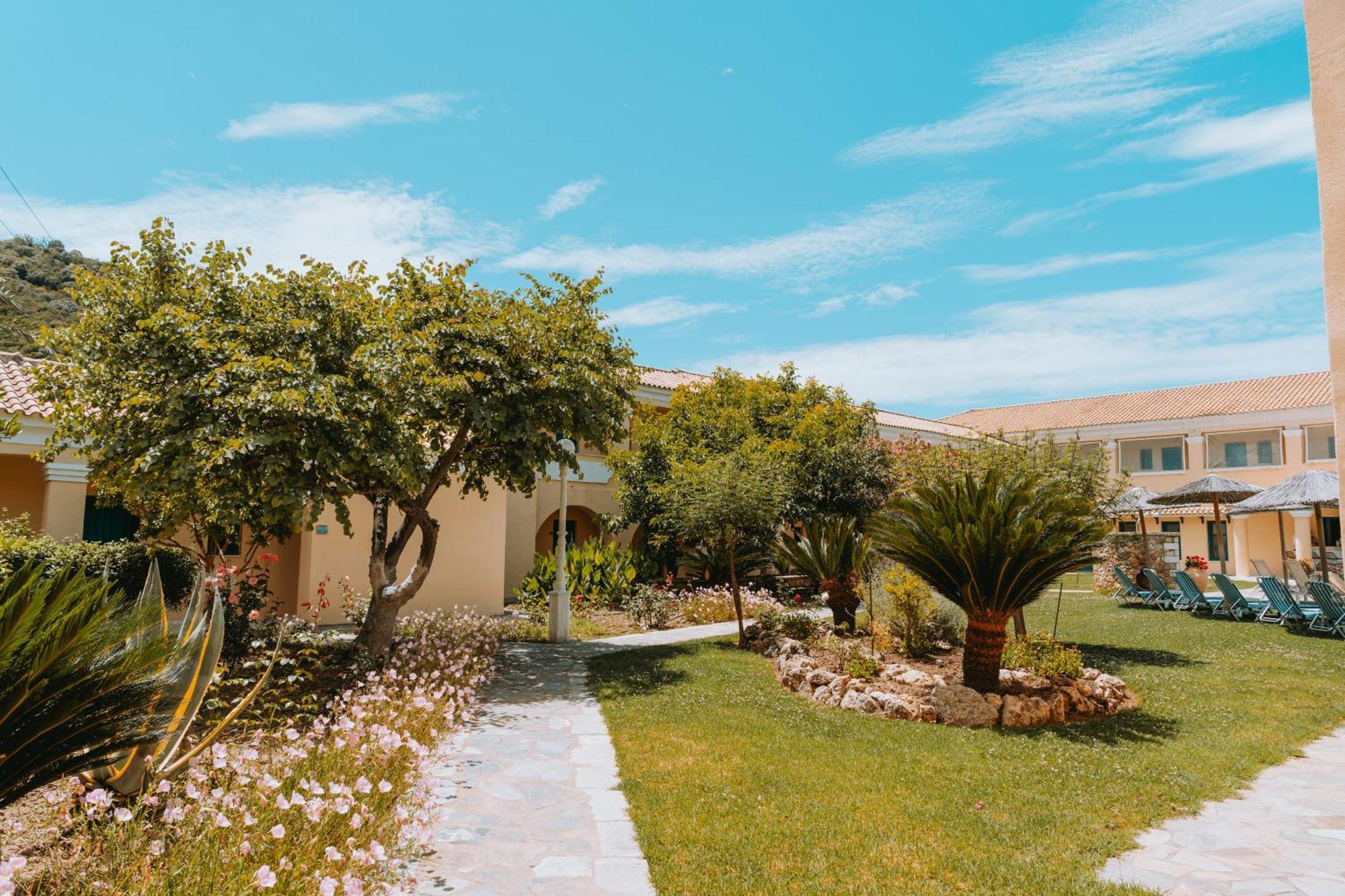Karavostasi Beach Hotel بيرديكا المظهر الخارجي الصورة